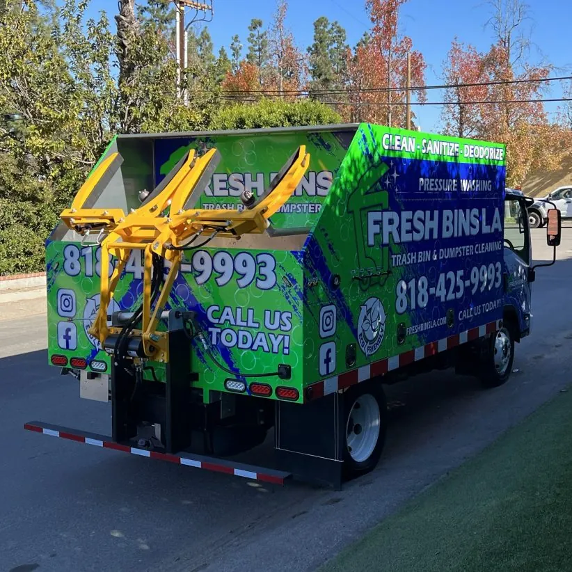 Back of the Fresh Bins LA cleaning truck with its bin lift