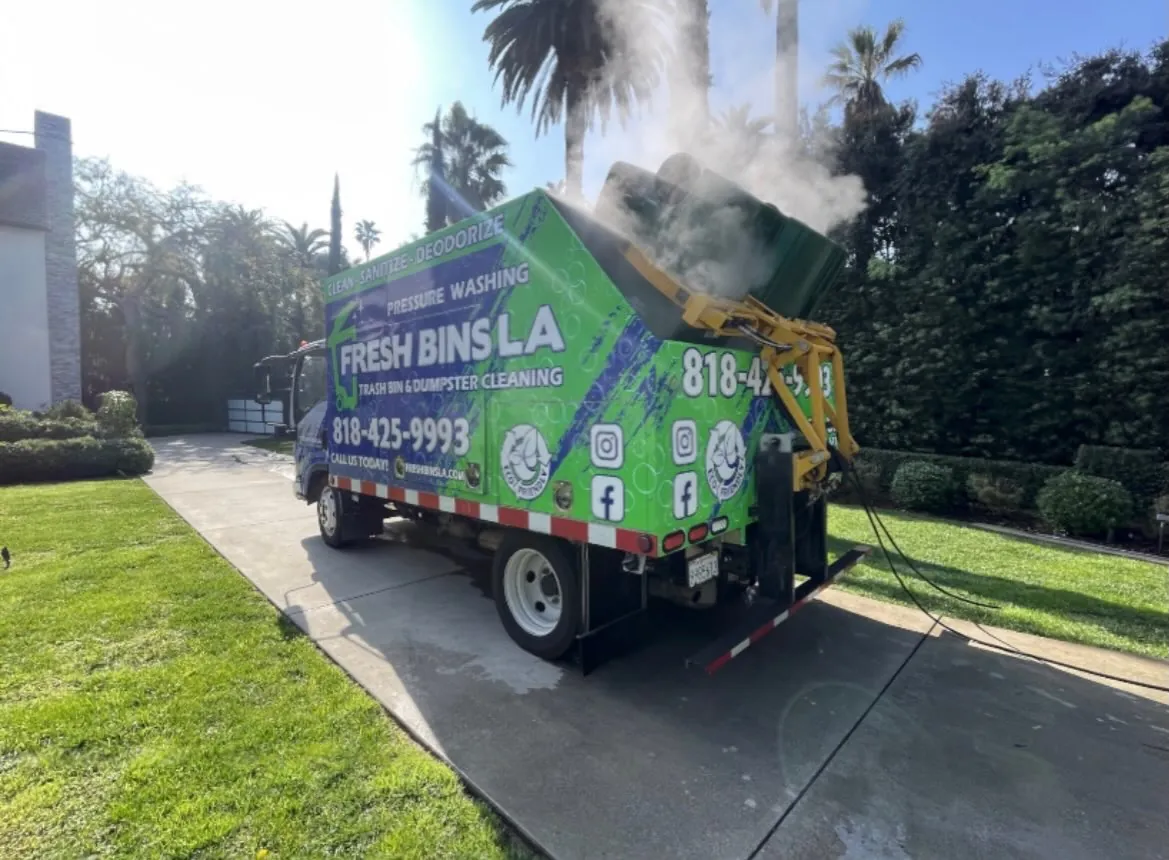 Fresh Bins LA truck steaming during a hot-water bin wash